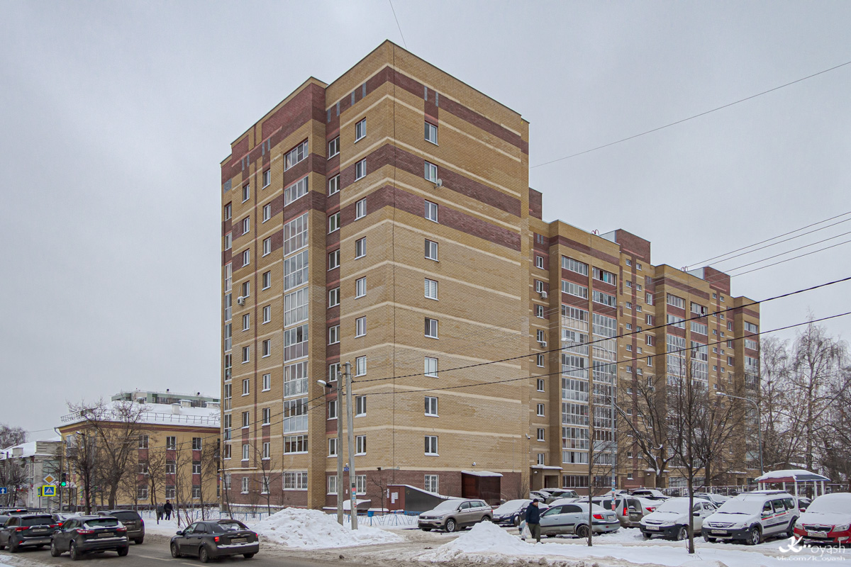 Казань, Улица Чапаева, 11 / Улица Максимова, 43