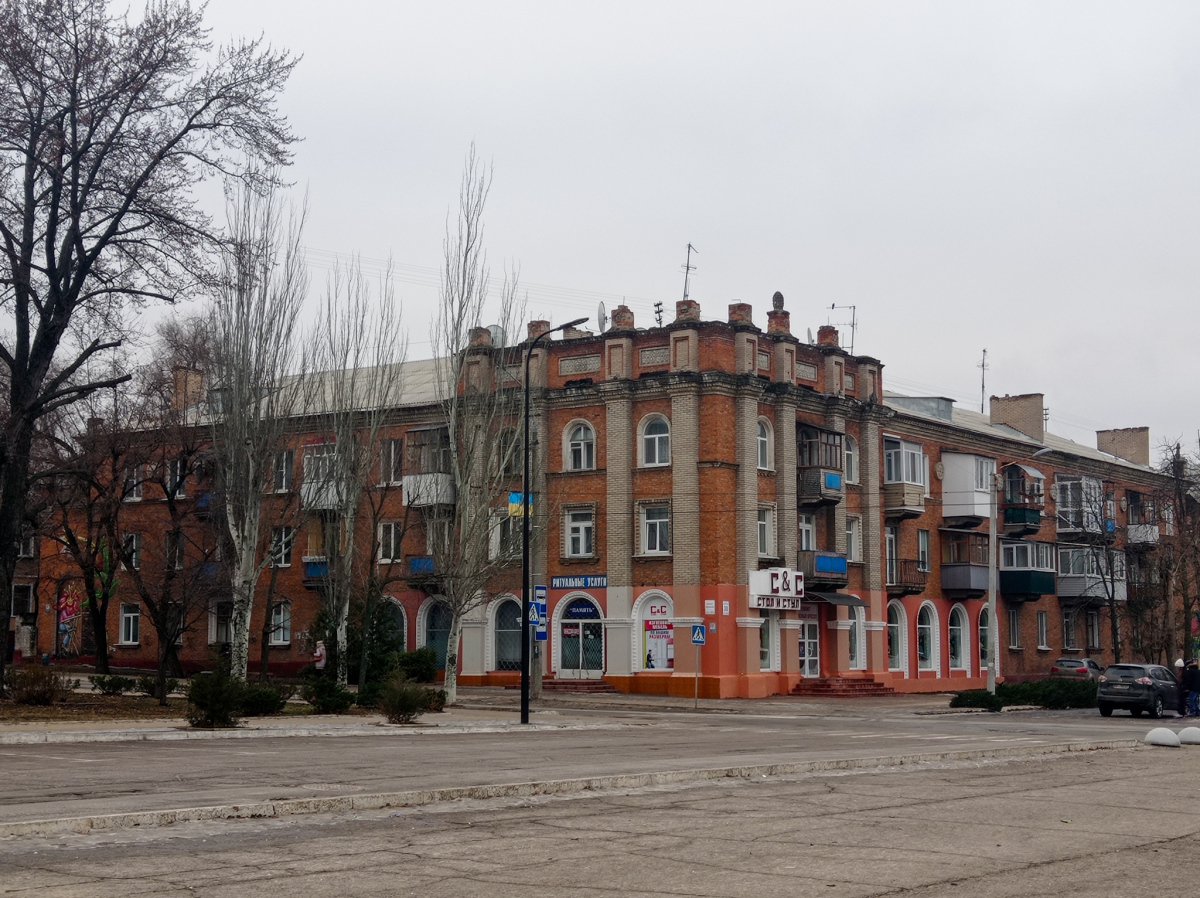 Северодонецк, Центральный проспект, 16 / Бульвар Дружбы Народов, 30