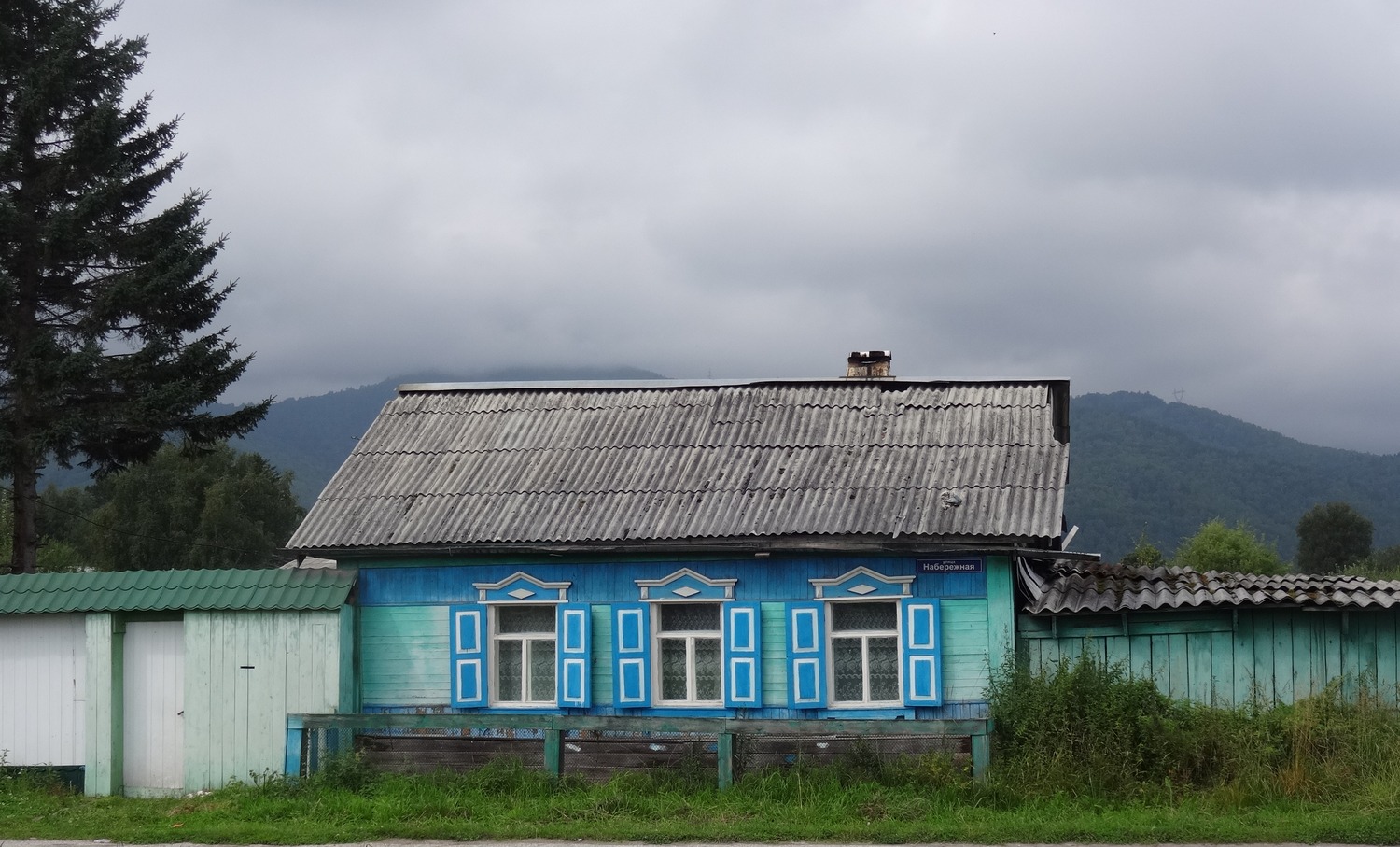 Утулик, Набережная улица, 1