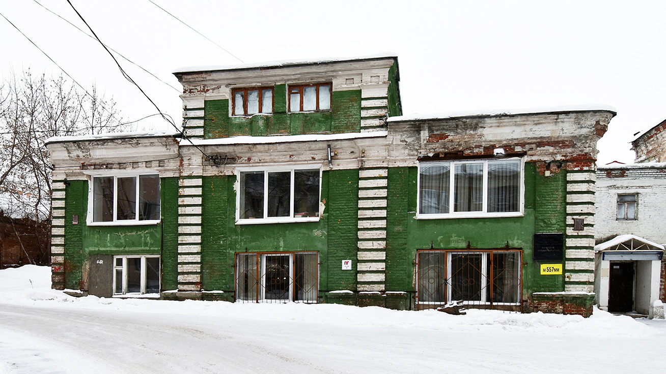 Пермь, Петропавловская улица, 30 / Улица Газеты "Звезда", 16
