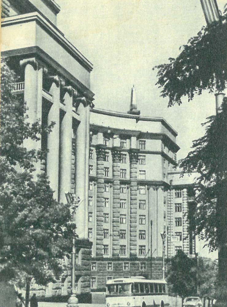 Киев, Улица Михаила Грушевского, 12 / Садовая улица, 2