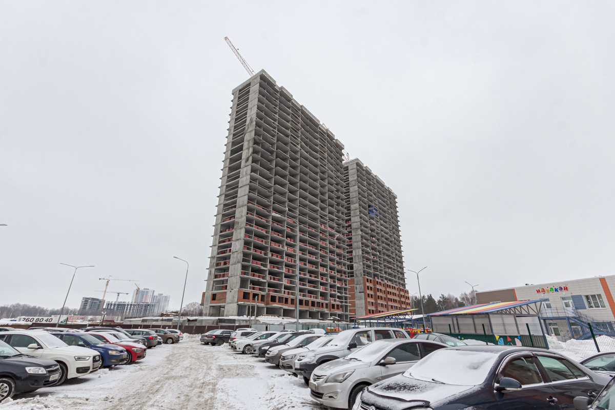 Казань, Улица Рауиса Гареева, 105Б корп. 2; Улица Рауиса Гареева, 105Б корп. 1