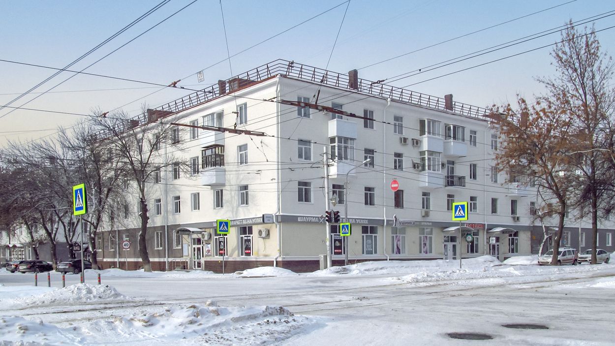 Ufa, Улица Космонавтов, 7 / Улица Матвея Пинского, 14
