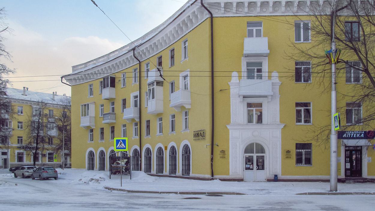 Уфа, Улица Космонавтов, 22 / Улица Мира, 25