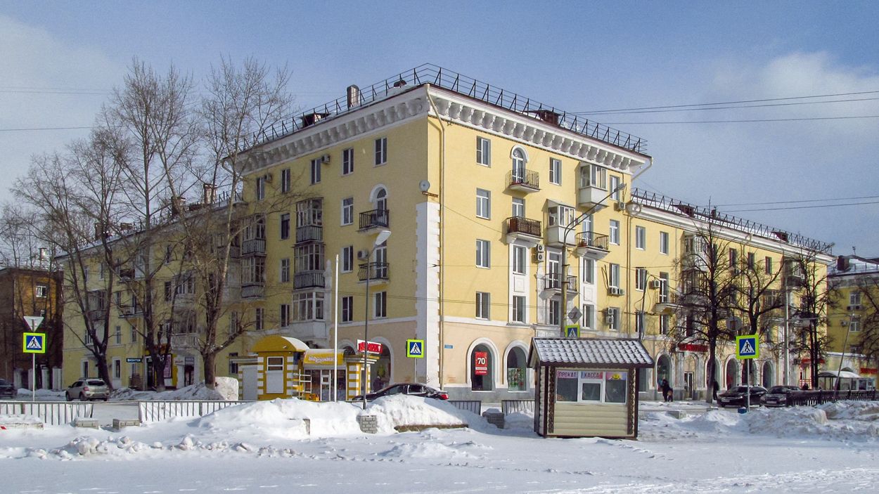 Уфа, Первомайская улица, 17 / Улица Мира, 28