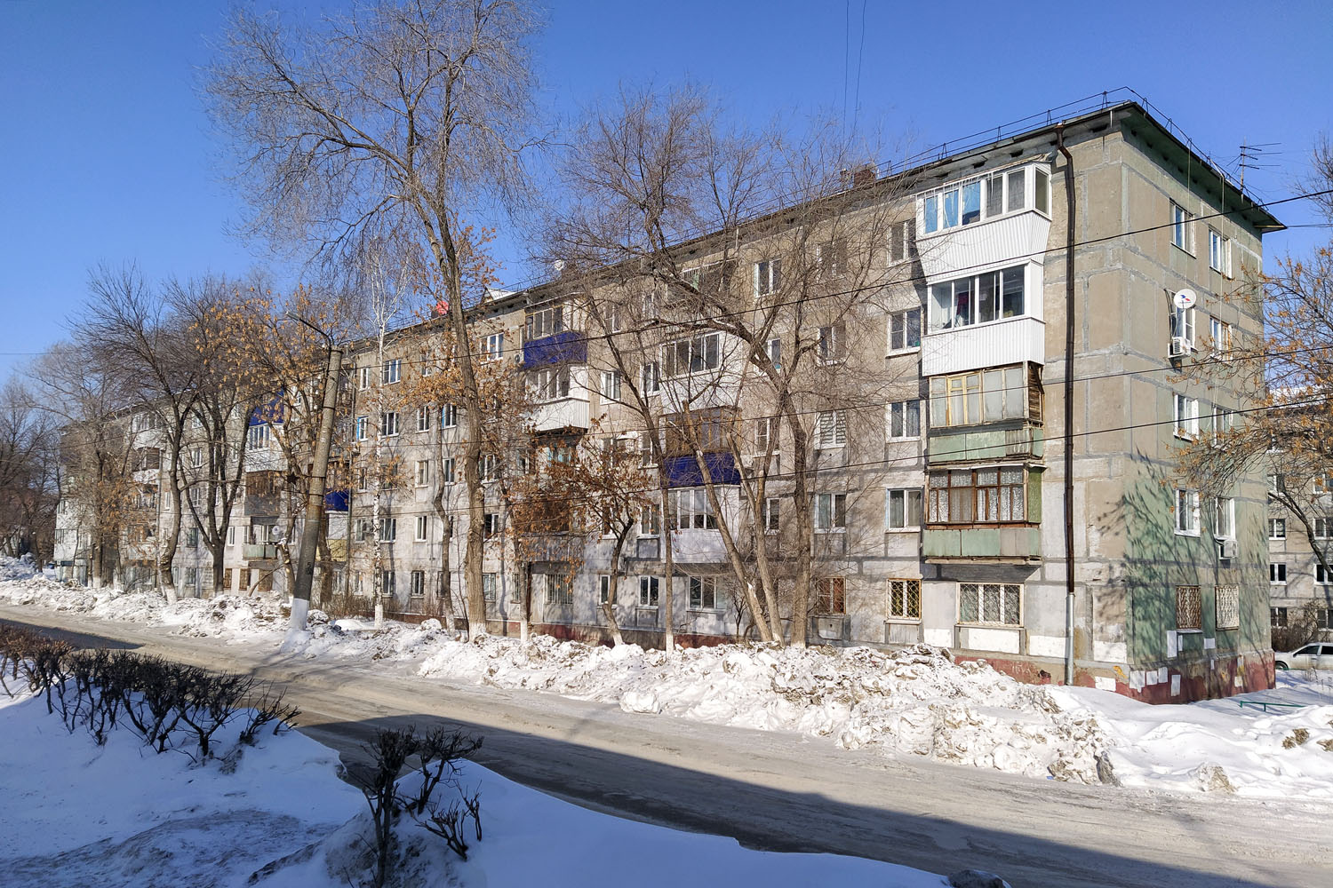 Новокуйбышевск, Улица Дзержинского, 28 / улица Зои Космодемьянской, 1