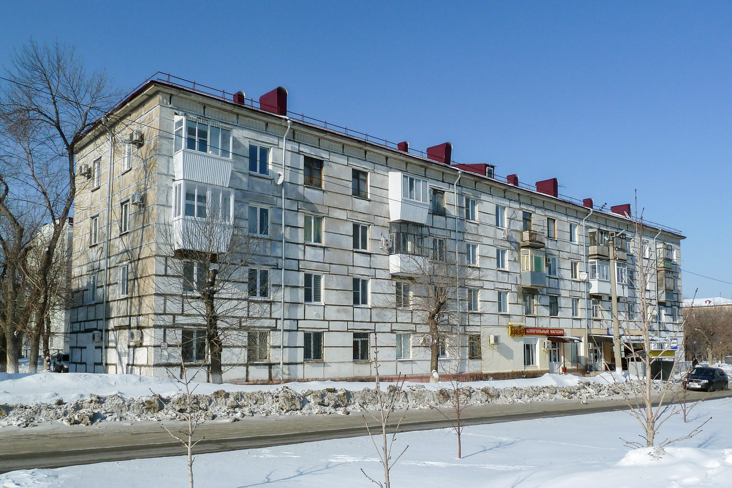 Novokuybyshevsk, Улица Островского, 11 / Улица Сафразьяна, 12