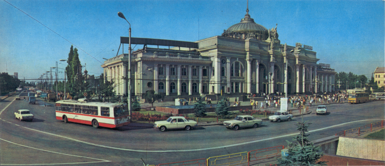 Одесса, Привокзальна площа, 2