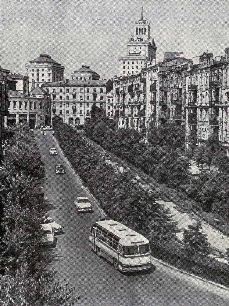 Киев, Бассейная улица, 13