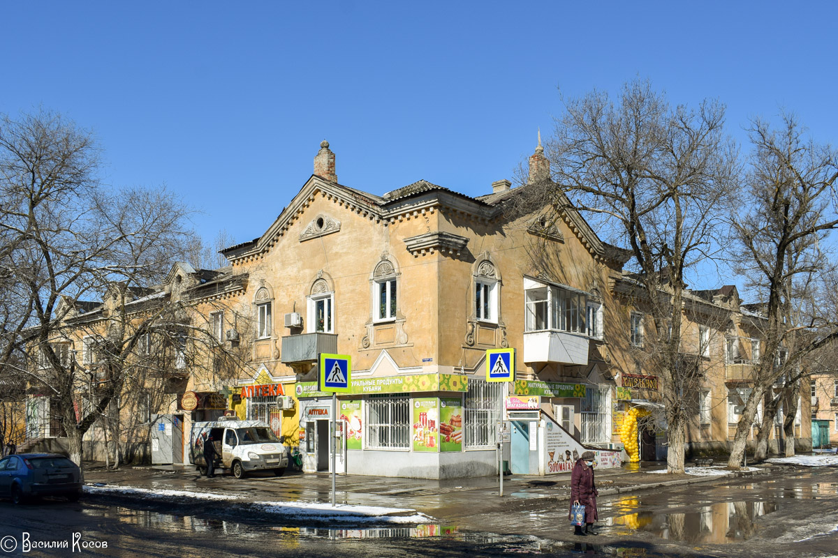 Новочеркасск, Улица Калинина, 65 / Клубная улица, 1