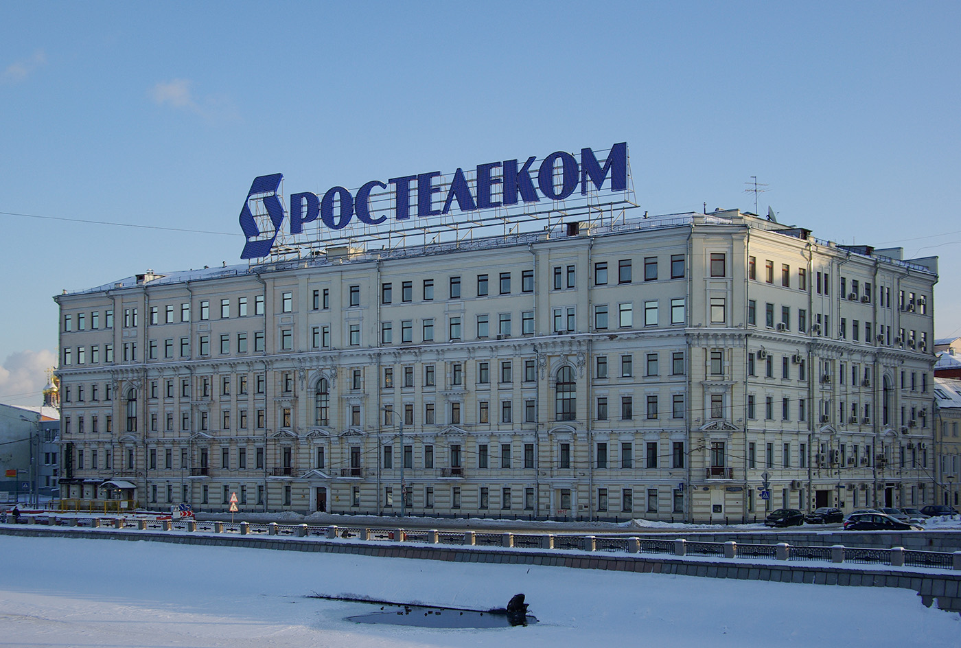 Москва, Кадашевская набережная, 6 / Старомонетный переулок, 1 / Малый Толмачёвский переулок, 2