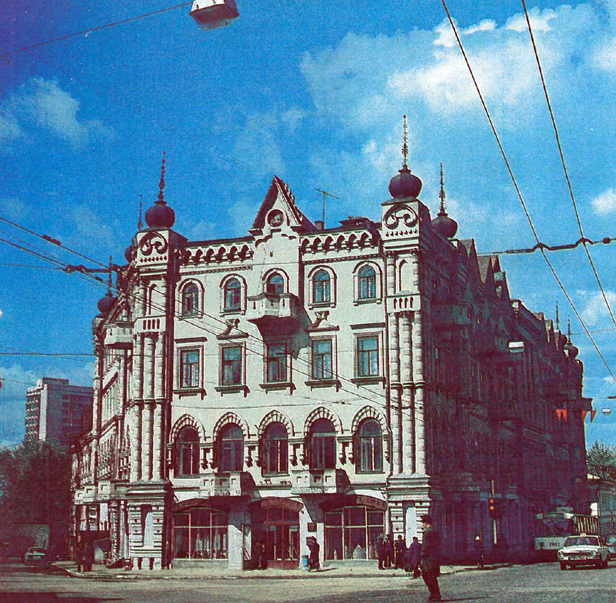 Казань, Улица Максима Горького, 8 / Улица Галактионова, 9