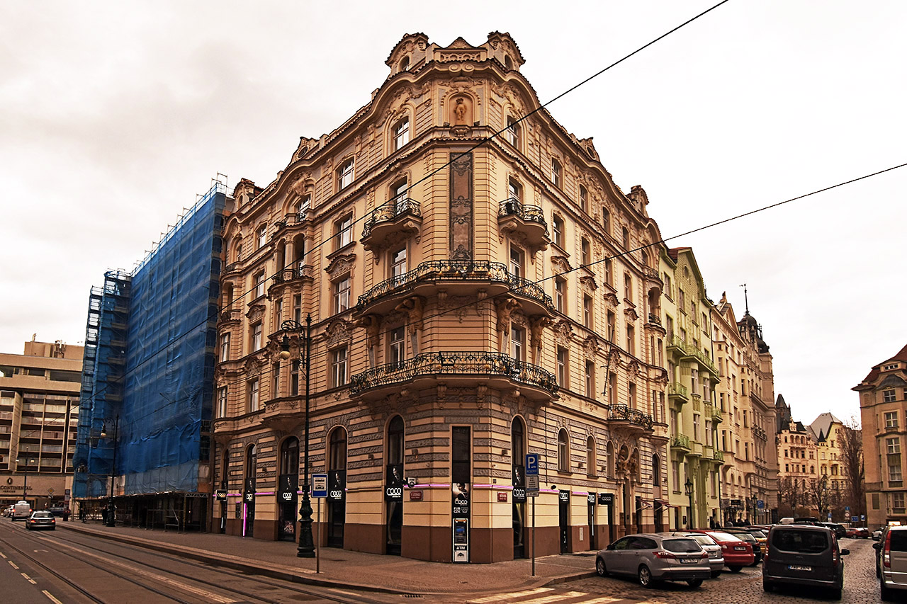 Прага, ​Pařížská, 25​ / 17. listopadu, 6; ​17. listopadu, 4 / ​Břehová, 8; Břehová, 6; Břehová, 4; ​Pařížská, 19 / ​Břehová, 2