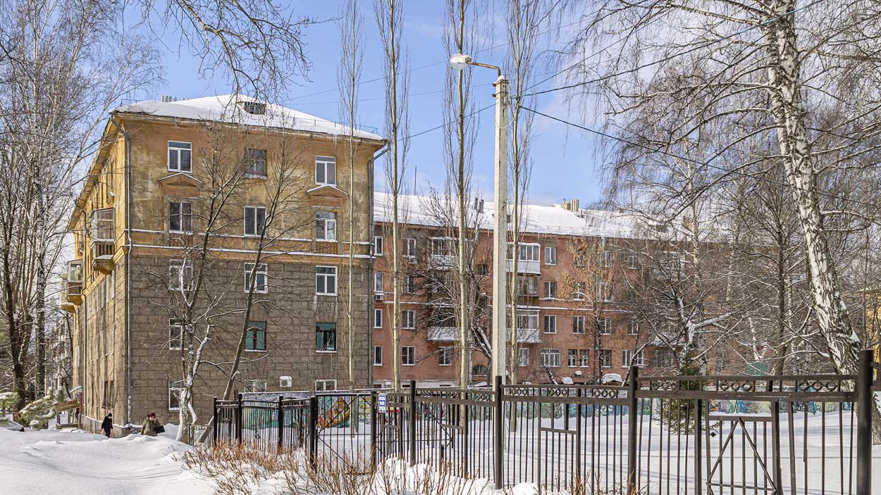 Уфа, Улица 40 лет Октября, 11 / Улица Гончарова, 17