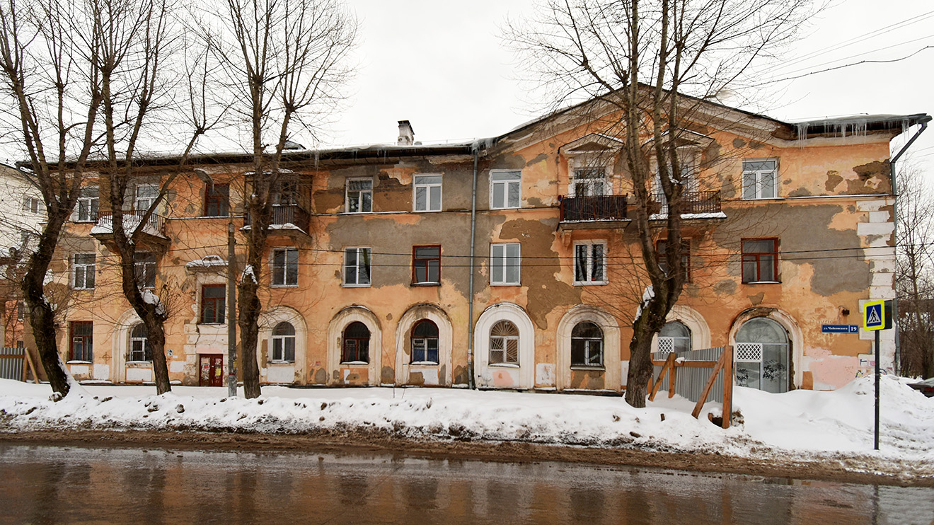 Пермь, Улица Чайковского, 19 / Кавалерийская улица, 13