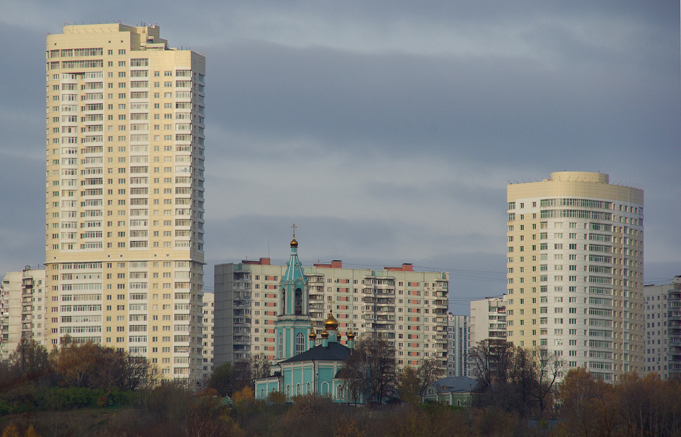 Москва, Улица Крылатские Холмы, 33 корп. 1; Улица Крылатские Холмы, 31; Улица Крылатские Холмы, 12; Улица Крылатские Холмы, 33 корп. 3