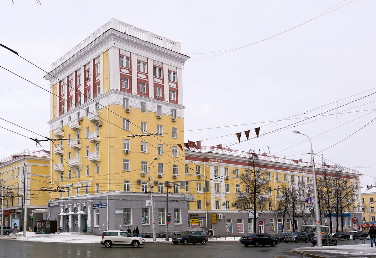 Уфа, Первомайская улица, 27 / Улица Ульяновых, 30