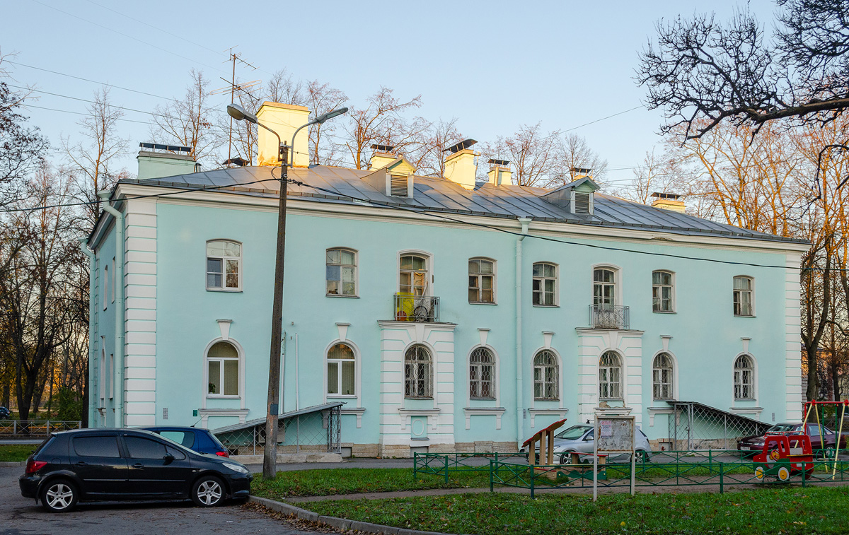 Peterhof, Санкт-Петербургский проспект, 28