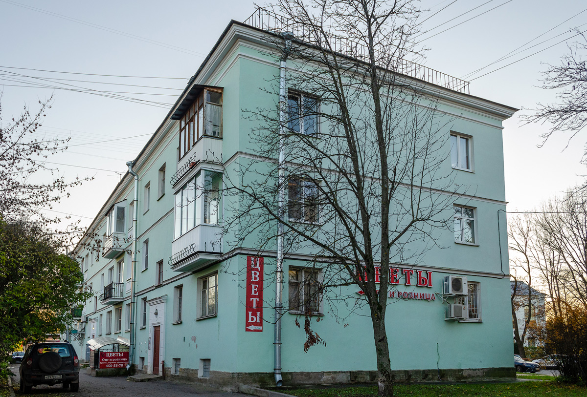 Петергоф, Торговая площадь, 4