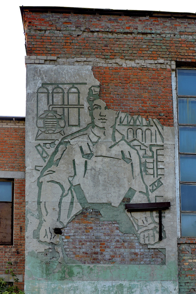 Okhtyrka, Улица Андрея Шаталова, 1. Монументальное искусство (мозаики, росписи)