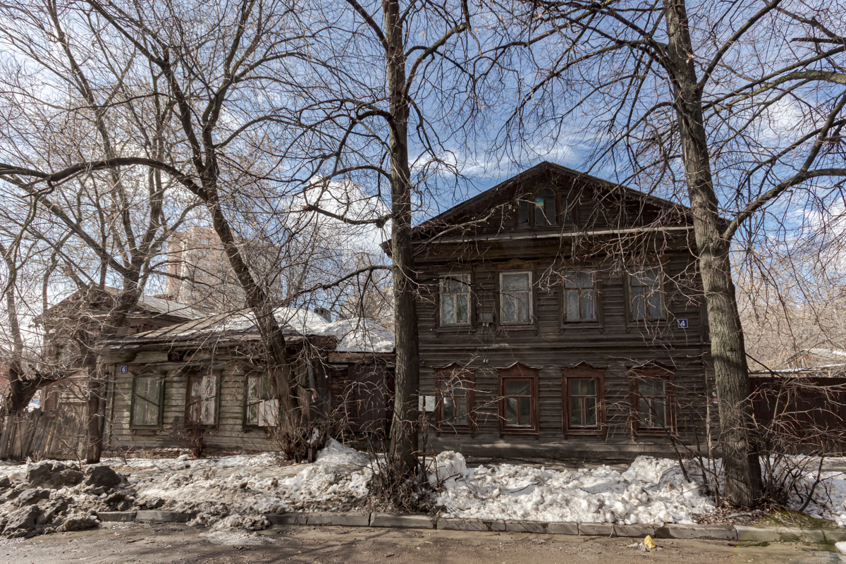 Казань, Улица Хади Атласи, 6; Улица Хади Атласи, 4