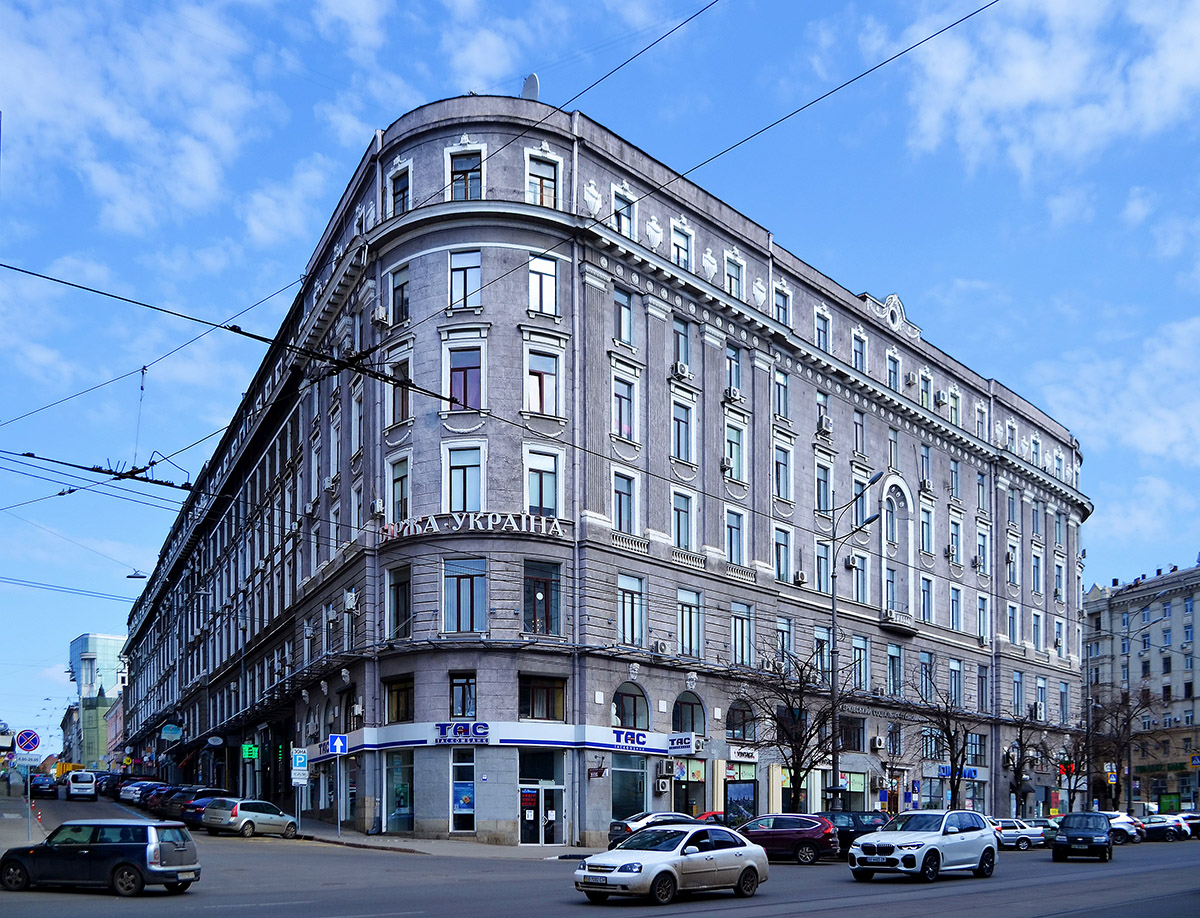 Харкiв, Площадь Конституции, 1 / Улица Квитки-Основьяненко, 13-17