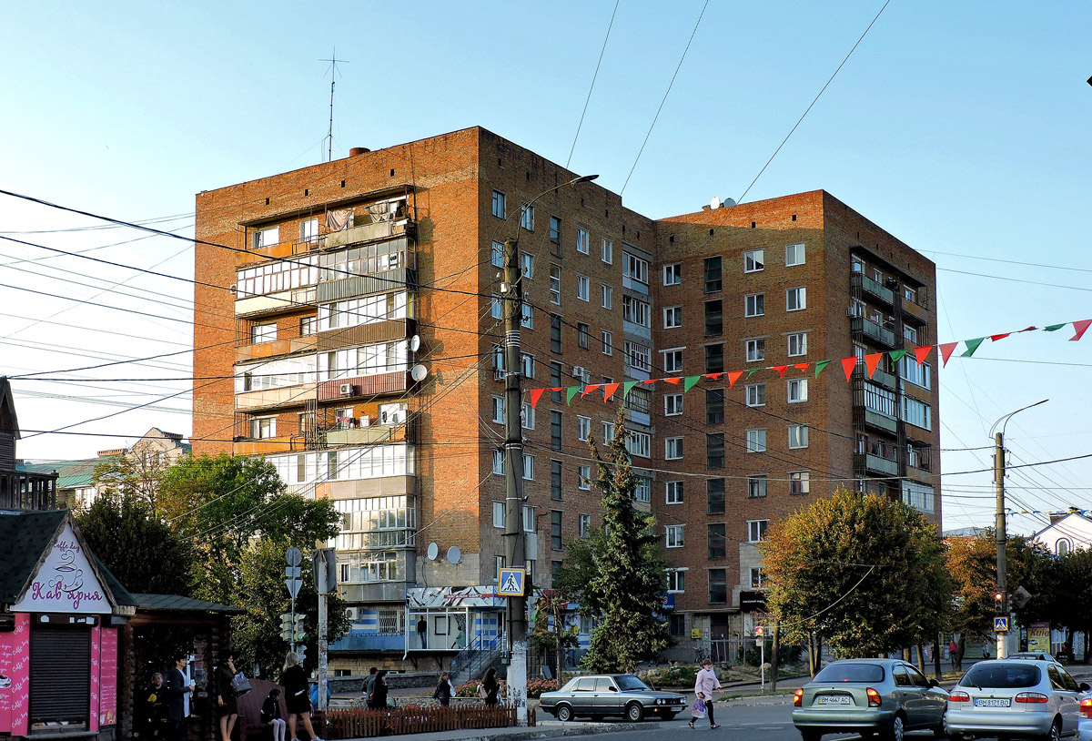 Ахтырка, Армейская улица, 2; Улица Независимости, 20