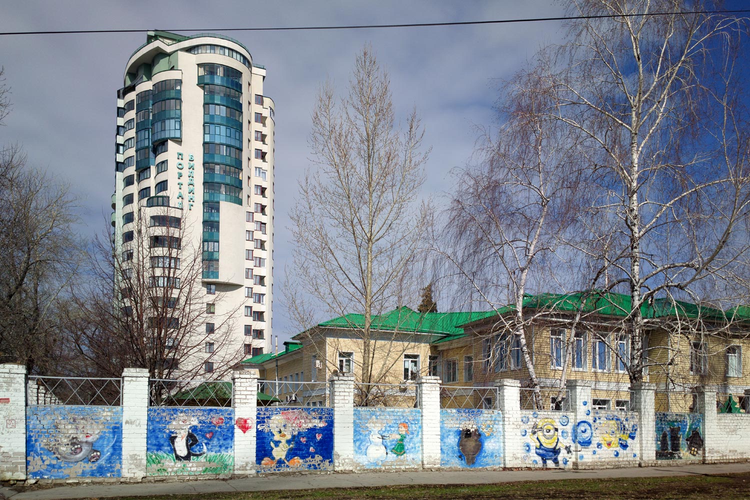 Самара, Улица Осипенко, 38; Улица Осипенко, 128. Монументальное искусство (мозаики, росписи, барельефы, сграфито)