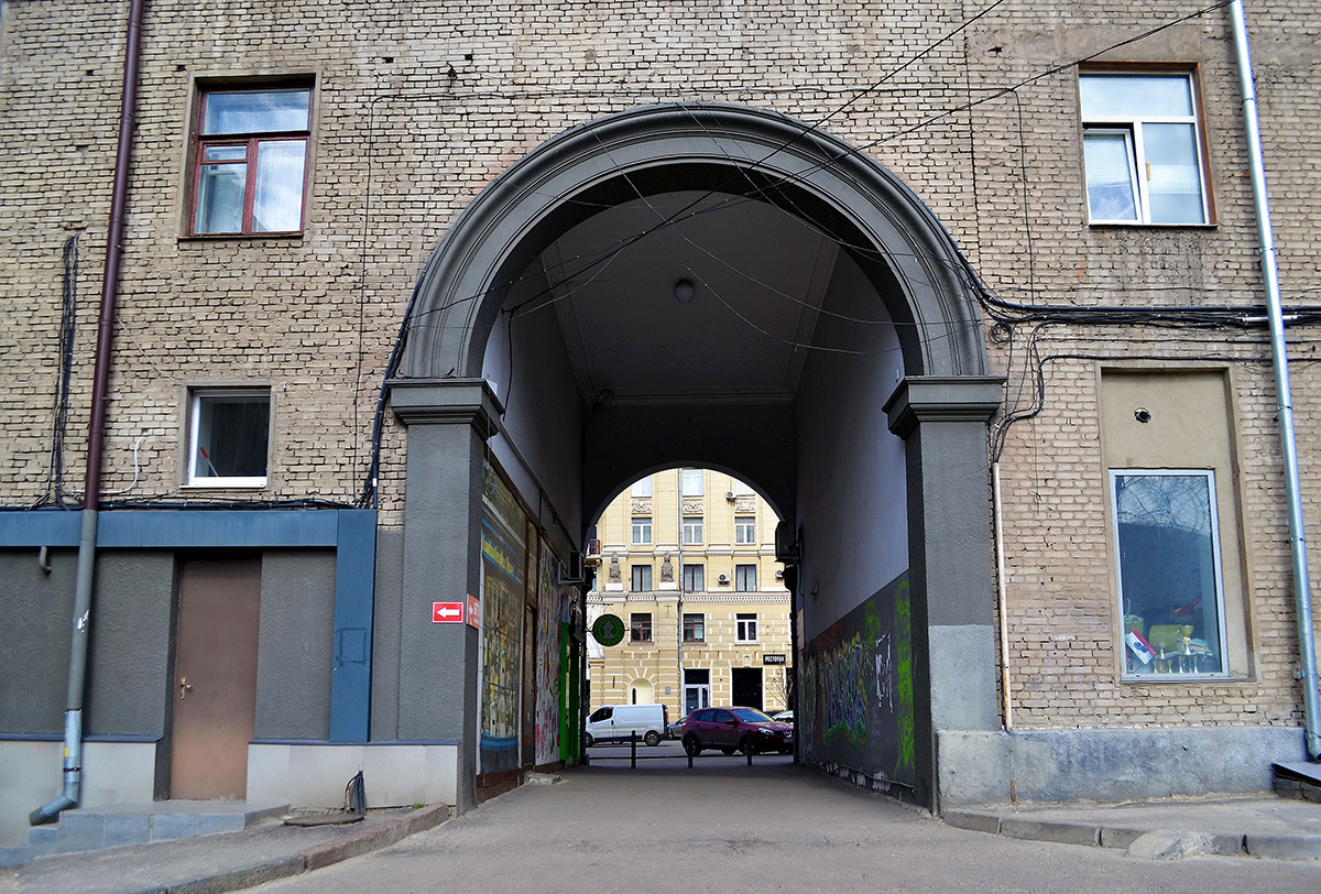 Харкiв, Павловская площадь, 8