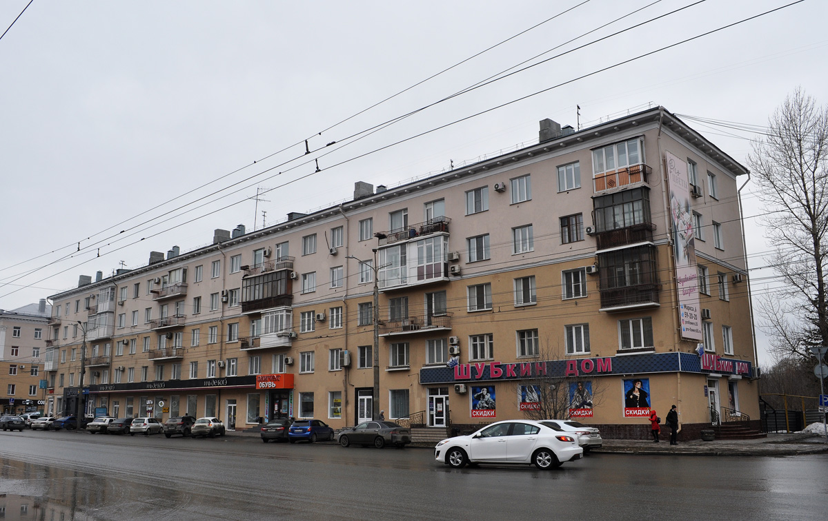 Омск, Проспект Карла Маркса, 8 / Улица Чокана Валиханова, 13