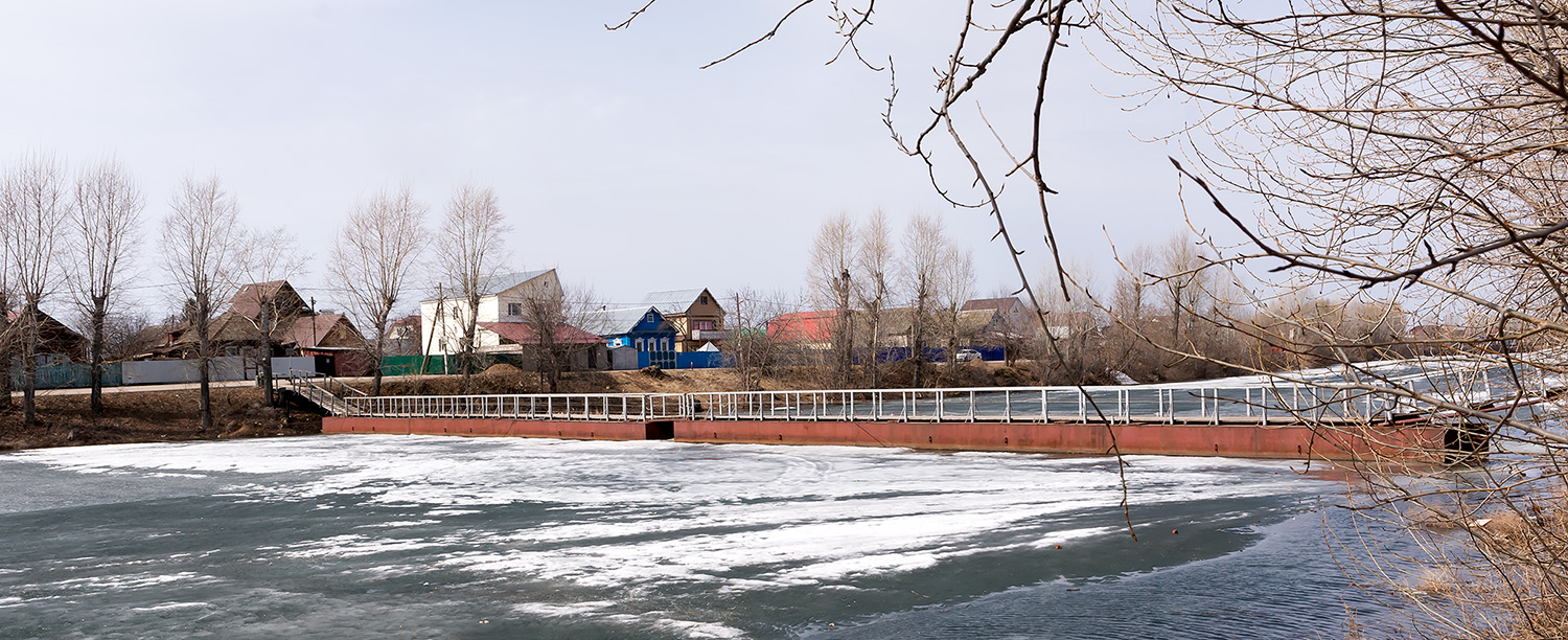 Уфа, Заозёрная улица, Южный пешеходный мост