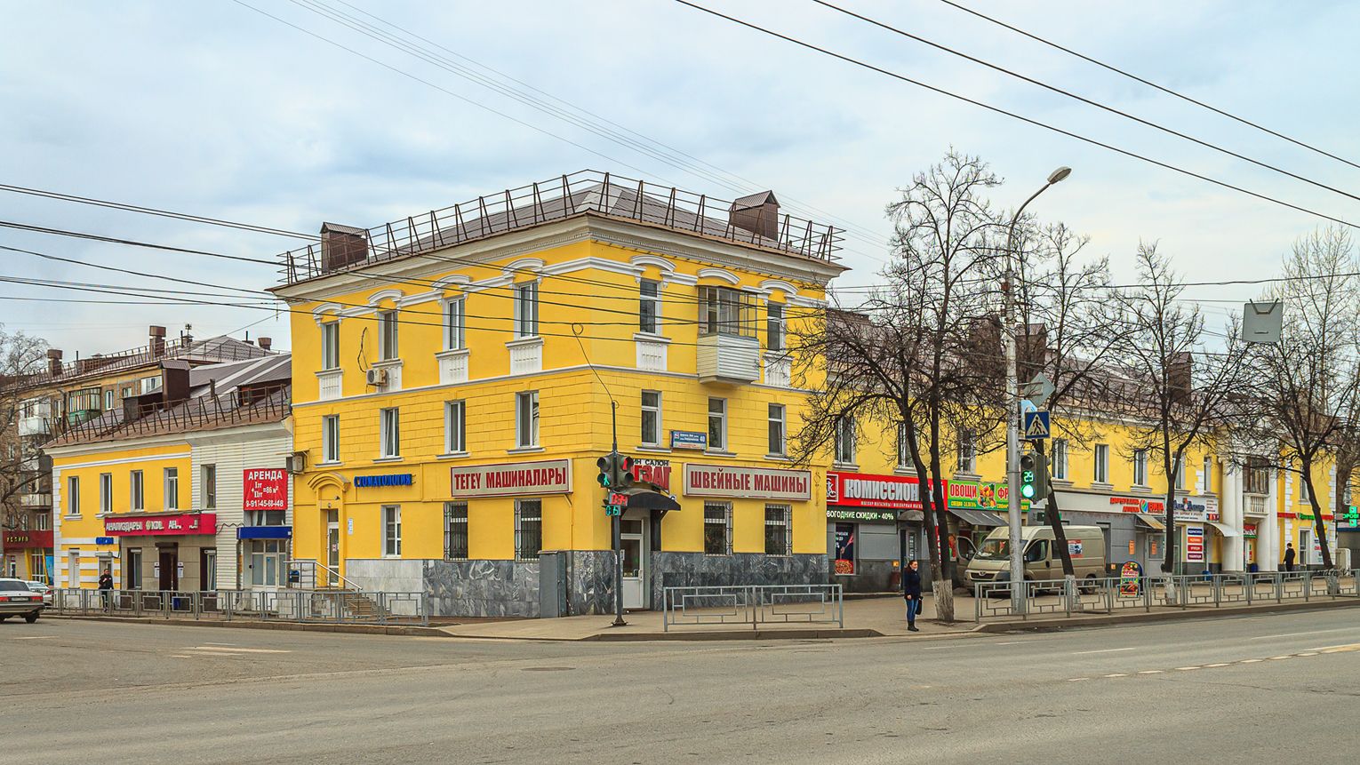Ufa, Первомайская улица, 40 / Улица Победы, 13