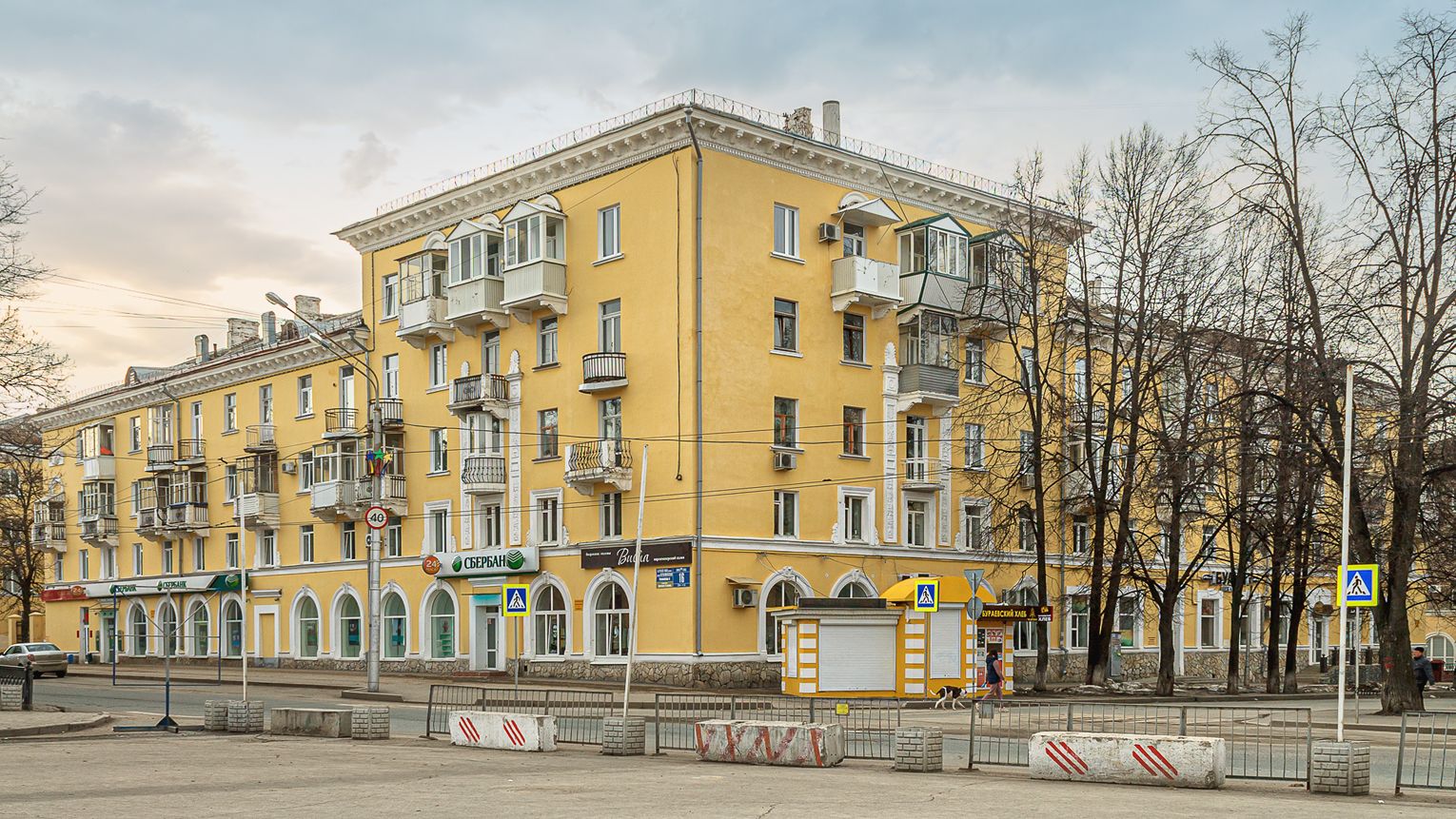 Уфа, Первомайская улица, 16 / Улица Мира, 26