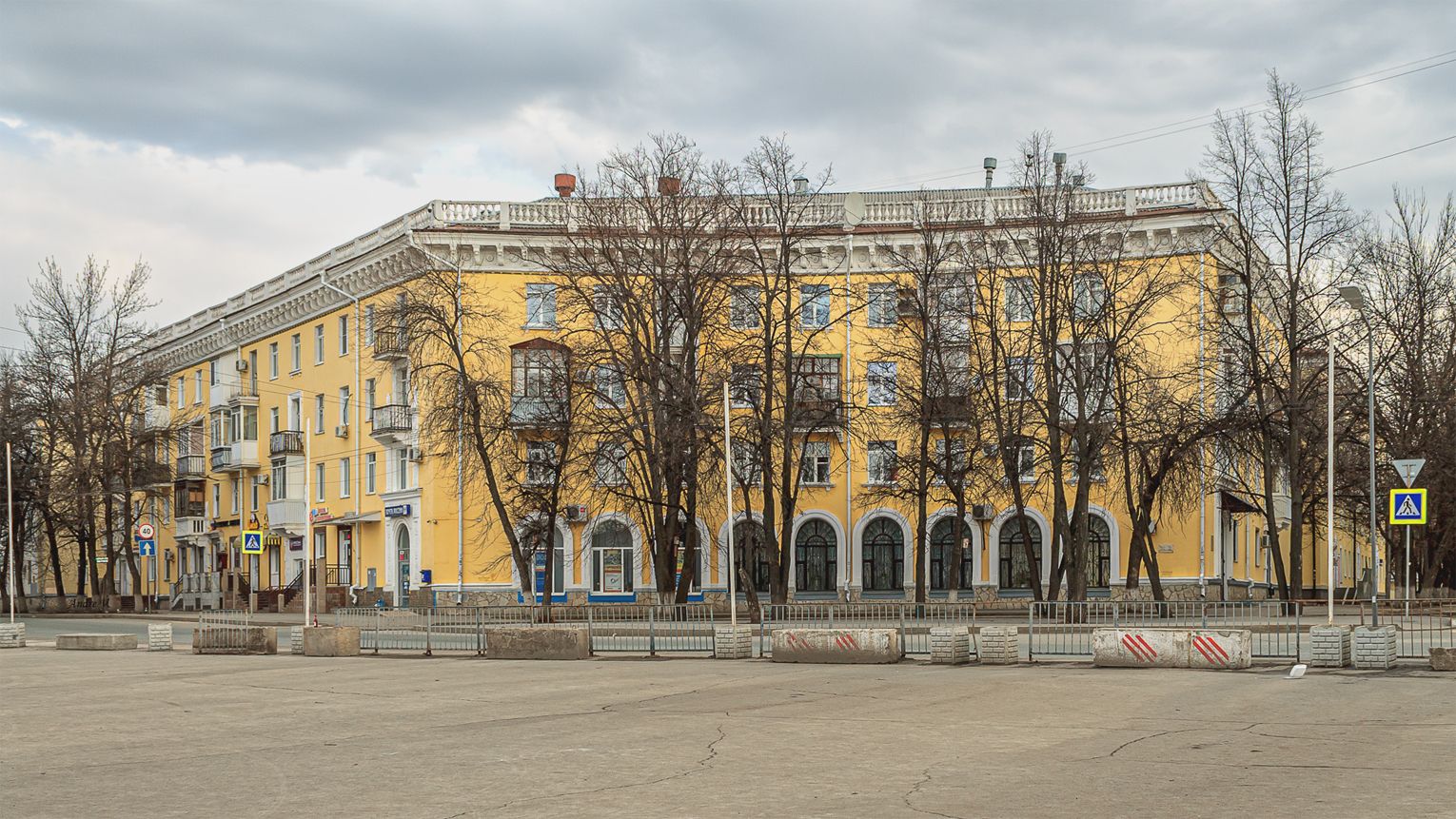 Уфа, Улица Конституции, 15 / Улица Мира, 31