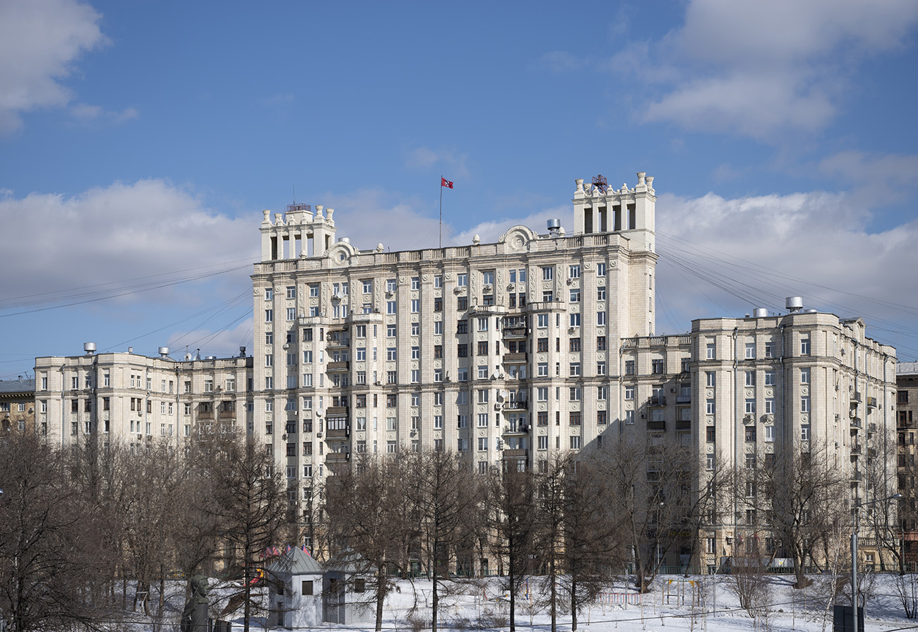 Москва, 1-й Новоподмосковный переулок, 2 / Улица Космонавта Волкова, 1