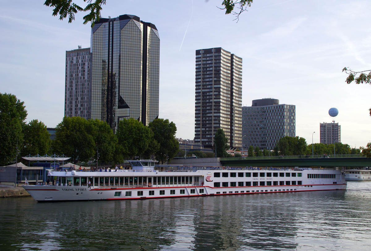 Париж, Tour Cristal, 7 / Quai André Citroën, 11; Quai André Citroën, 25; Quai André Citroën, 39-43