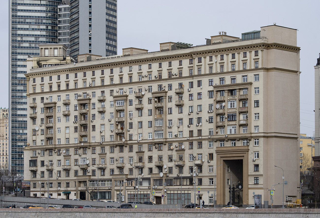 Москва, Улица Новый Арбат, 31 / Смоленская набережная, 12