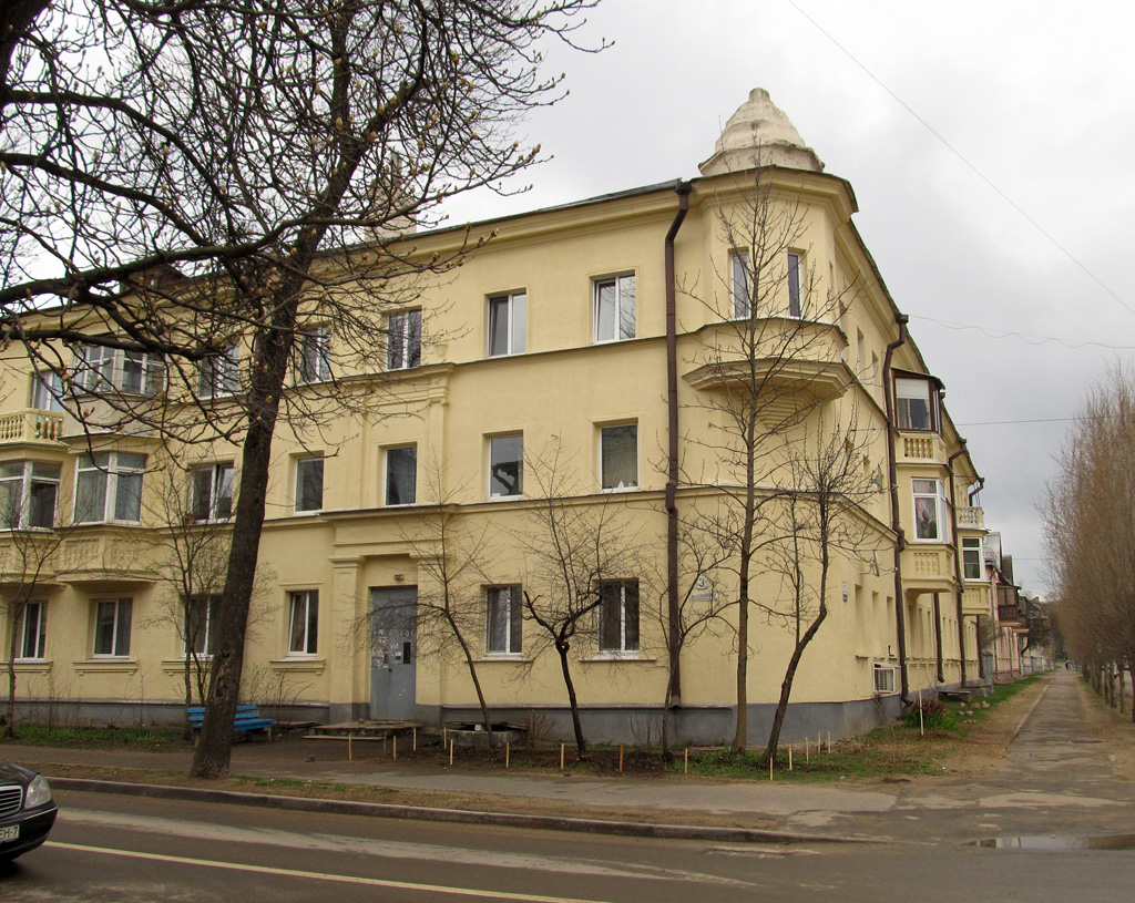 Минск, Стахановская улица, 3 / Улица Чеботарёва, 12