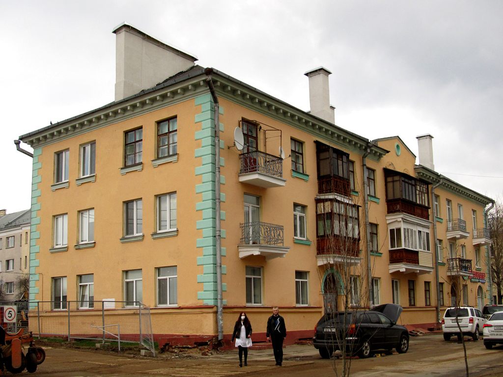 Мінск, Улица Чеботарёва, 14 / Стахановская улица, 6