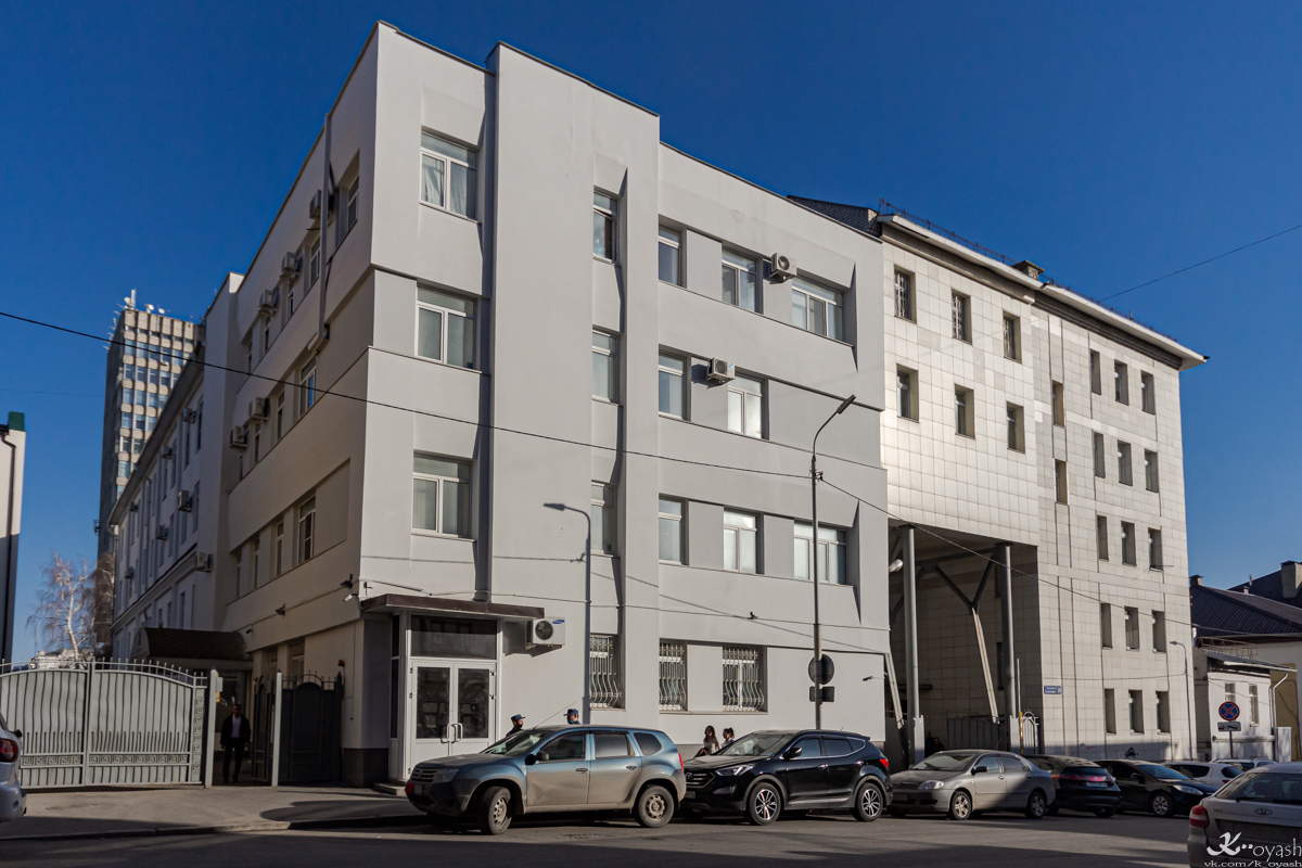 Казань, Улица Кави Наджми, 20 / Кремлёвская улица, 12; Улица Кави Наджми, 20