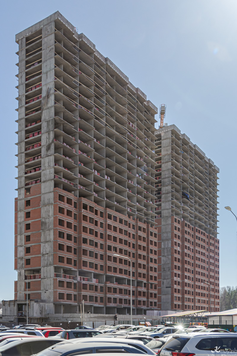 Казань, Улица Рауиса Гареева, 105Б корп. 2; Улица Рауиса Гареева, 105Б корп. 1