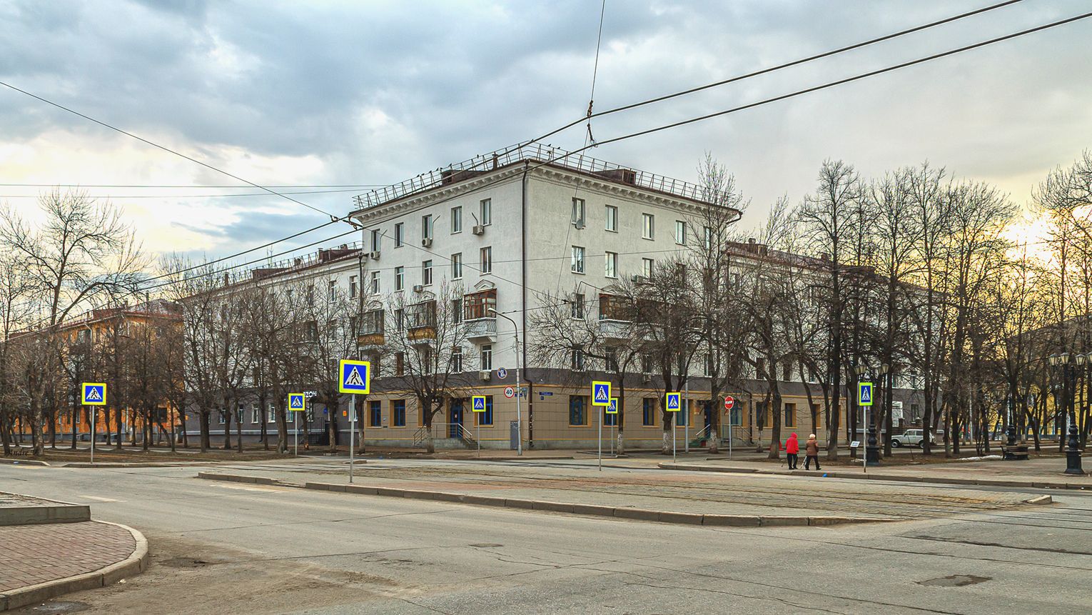 Уфа, Первомайская улица, 11 / Кольцевая улица, 20