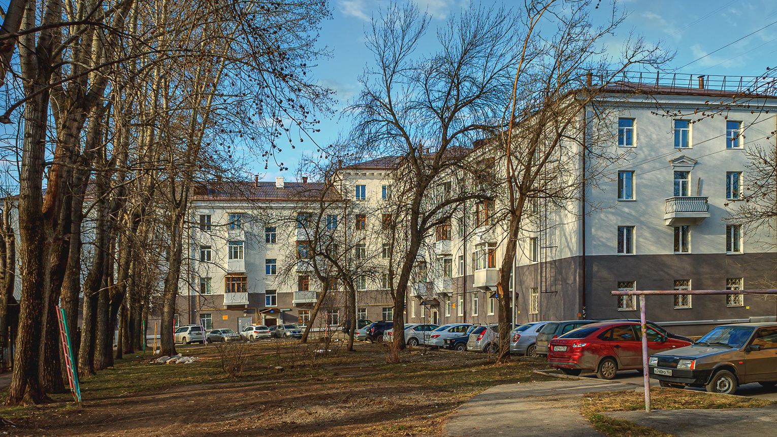Уфа, Первомайская улица, 11 / Кольцевая улица, 20