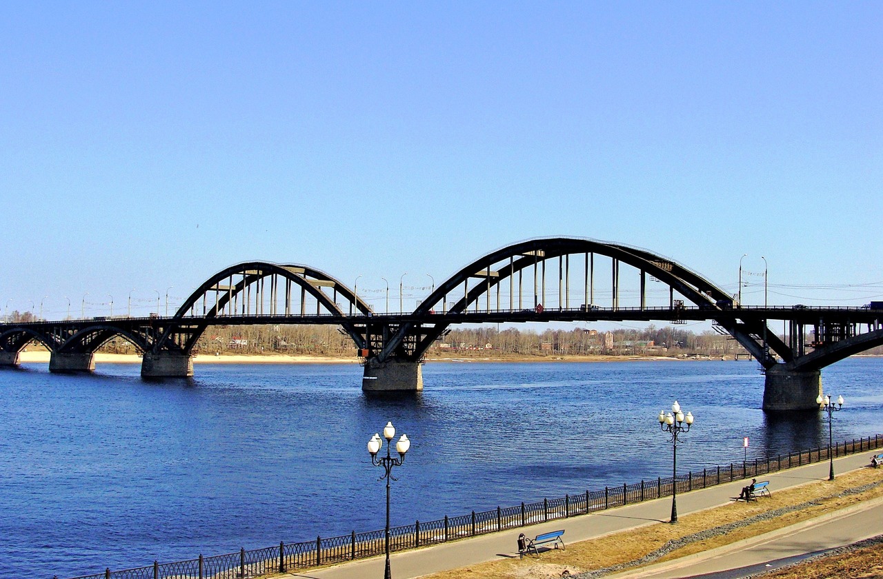Рыбинск, Улица Максима Горького, Рыбинский мост