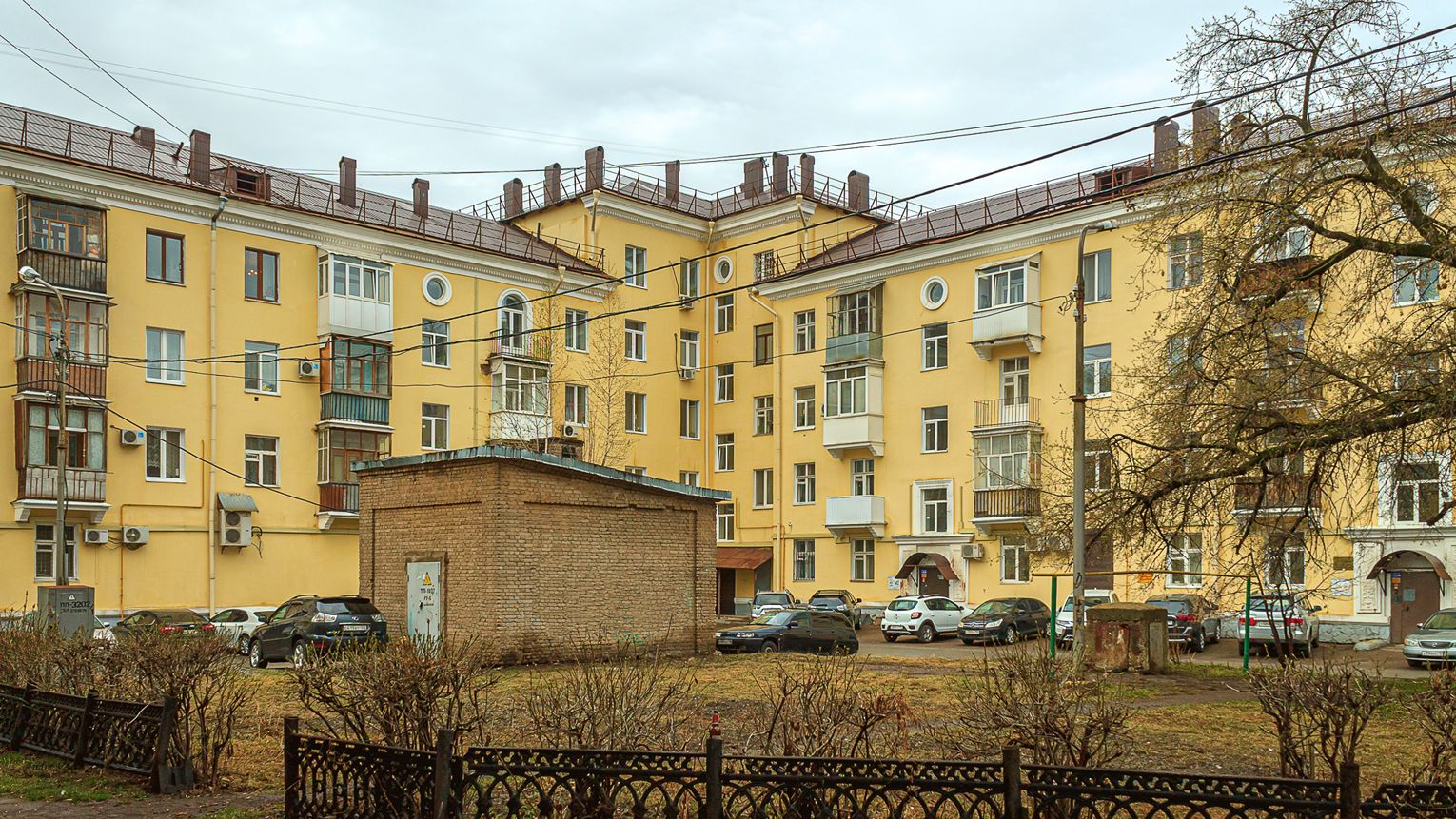 Уфа, Первомайская улица, 17 / Улица Мира, 28