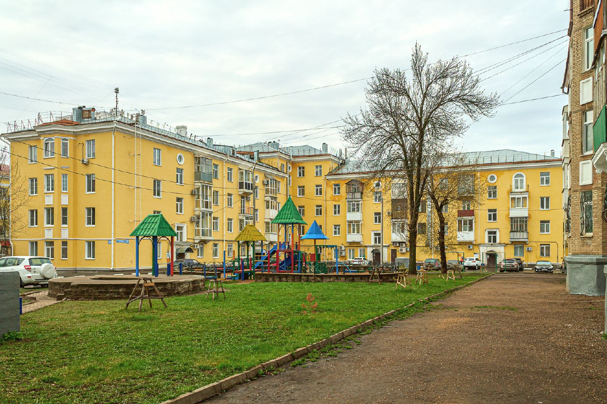 Уфа, Первомайская улица, 25 / Улица Ульяновых, 31