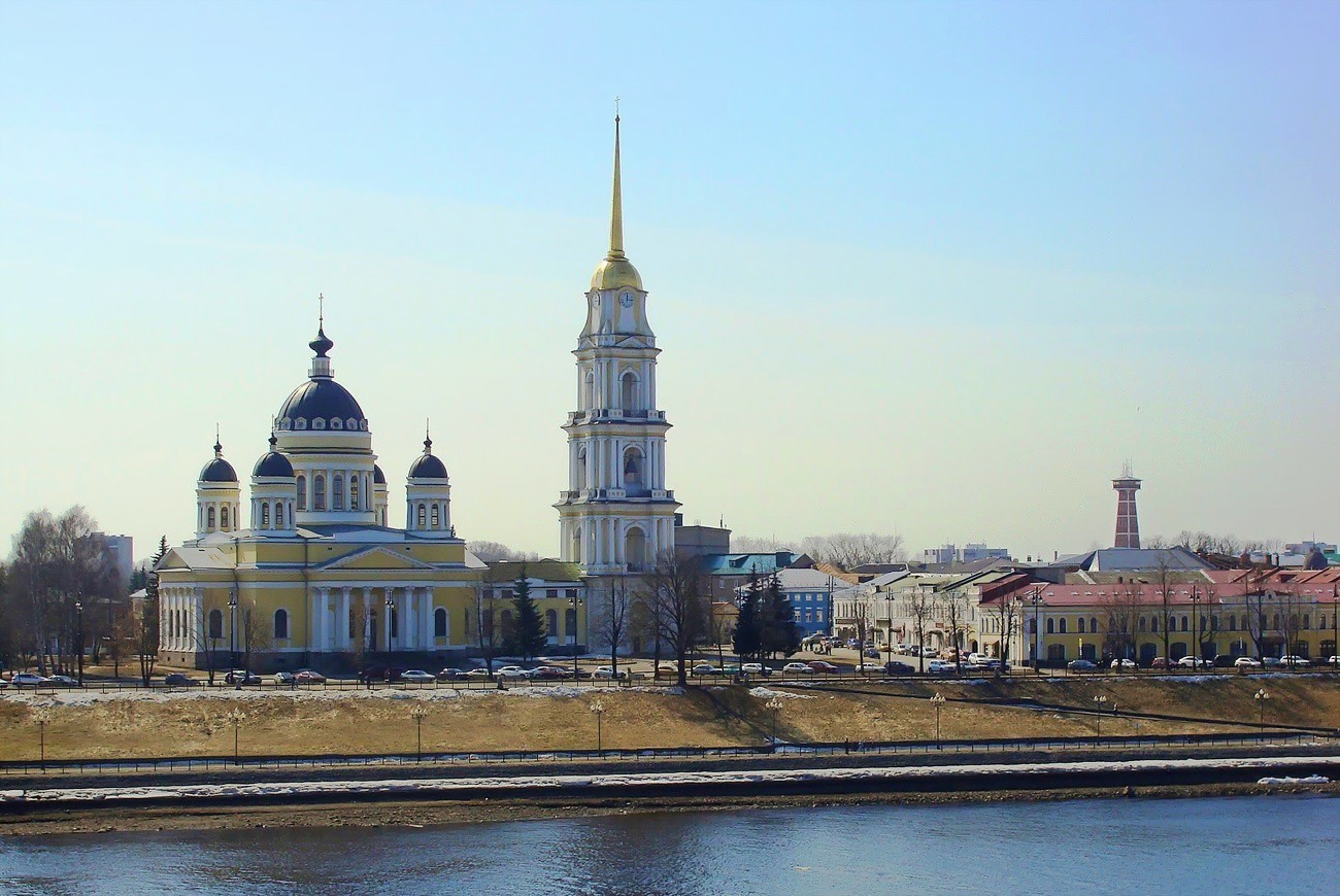 Рыбинск, Крестовая улица, 2