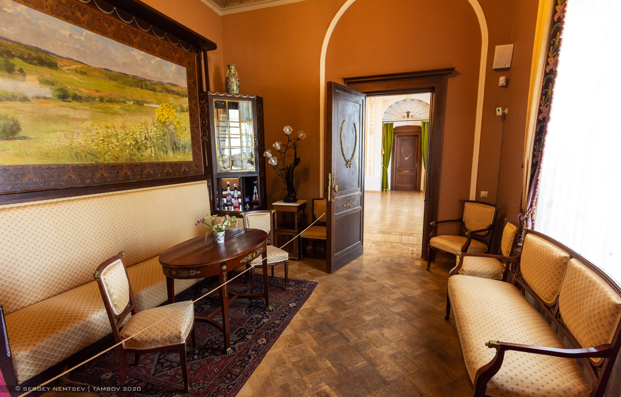 Тамбов, Набережная улица, 22 / Улица Гоголя, 1