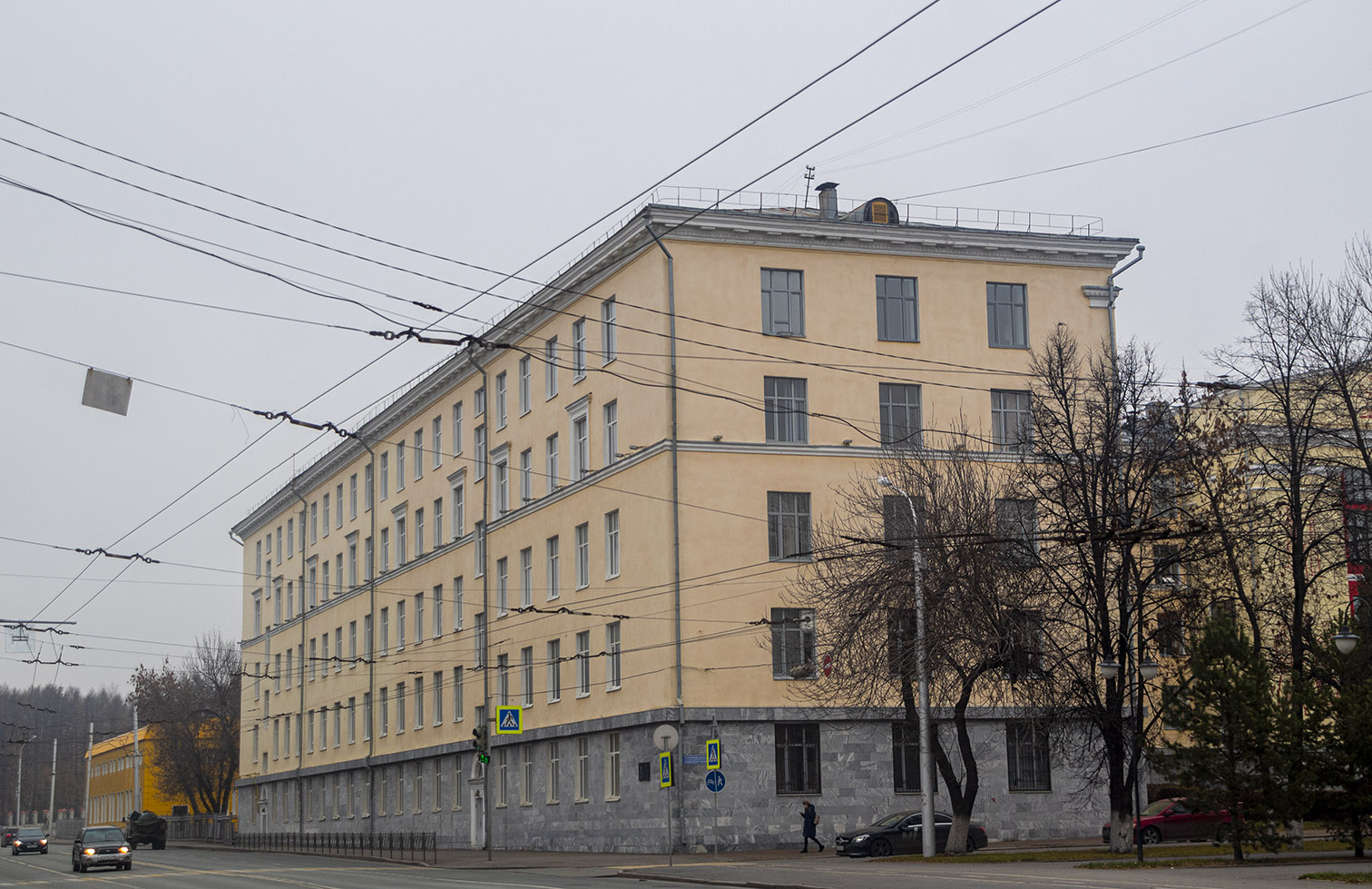 Уфа, Улица Космонавтов, 1 / Улица Комарова, 22