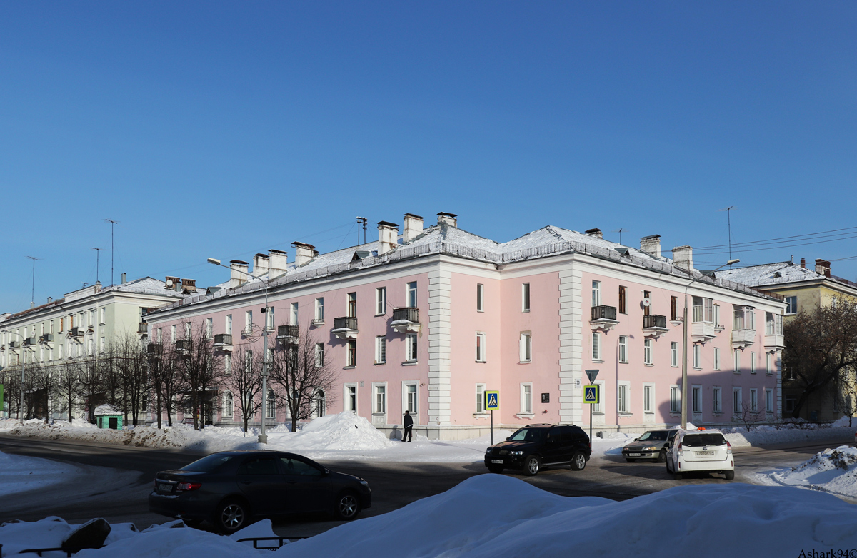 Железногорск, Улица Ленина, 15 / Октябрьская улица, 30